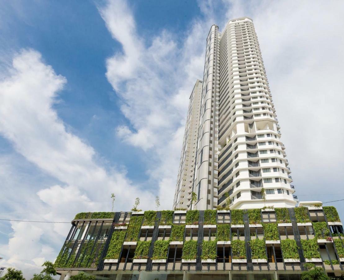 The Landmark Condo, By Sanguine George Town  Kültér fotó